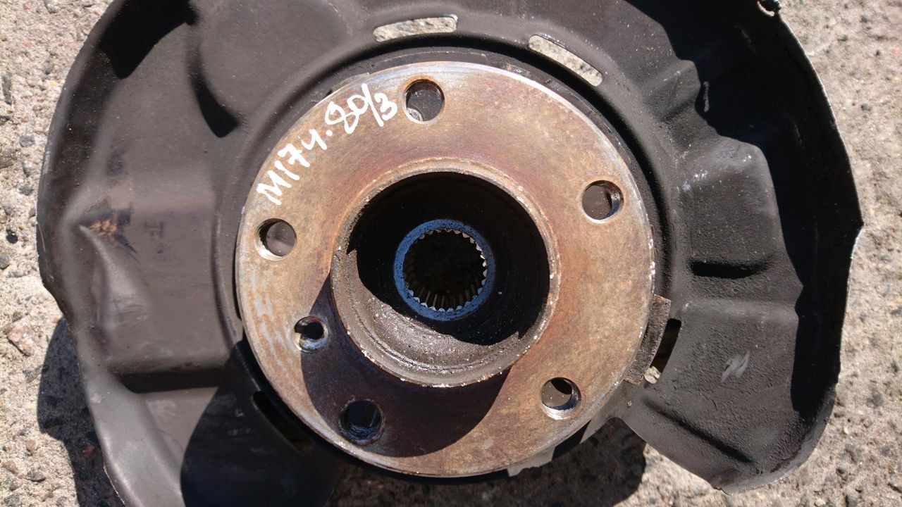ступица задняя левая BMW 3 серия F30/F31/F34 2013, 2.0 л., N47 D20 C, дизель, АКПП, хетчбэк 5 дв., правый руль