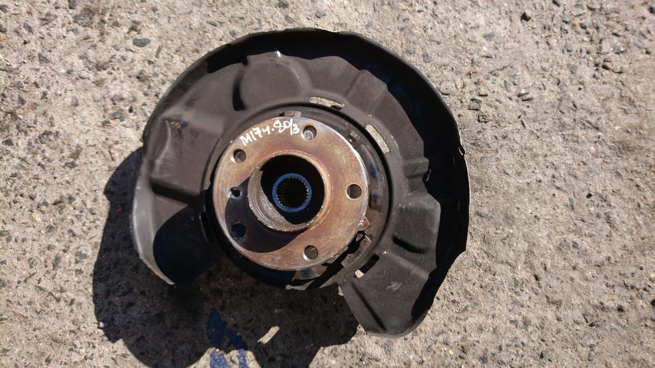 кулак задний левый BMW 3 серия F30/F31/F34 2013, 2.0 л., N47 D20 C, дизель, АКПП, хетчбэк 5 дв., правый руль