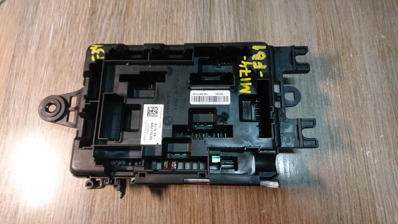 блок предохранителей BMW 3 серия F30/F31/F34 2013, 2.0 л., N47 D20 C, дизель, АКПП, хетчбэк 5 дв., правый руль, 9261110