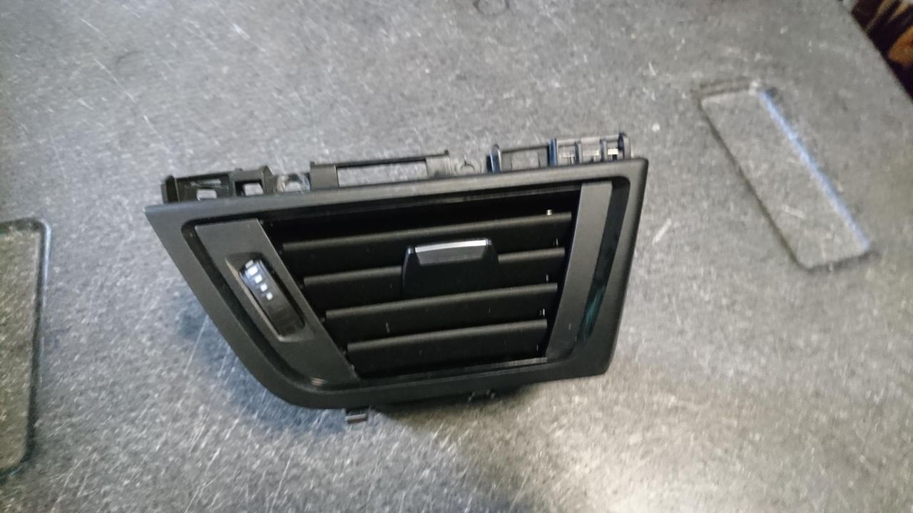 дефлектор обдува салона BMW 3 серия F30/F31/F34 2013, 2.0 л., N47 D20 C, дизель, АКПП, хетчбэк 5 дв., правый руль, 9231970