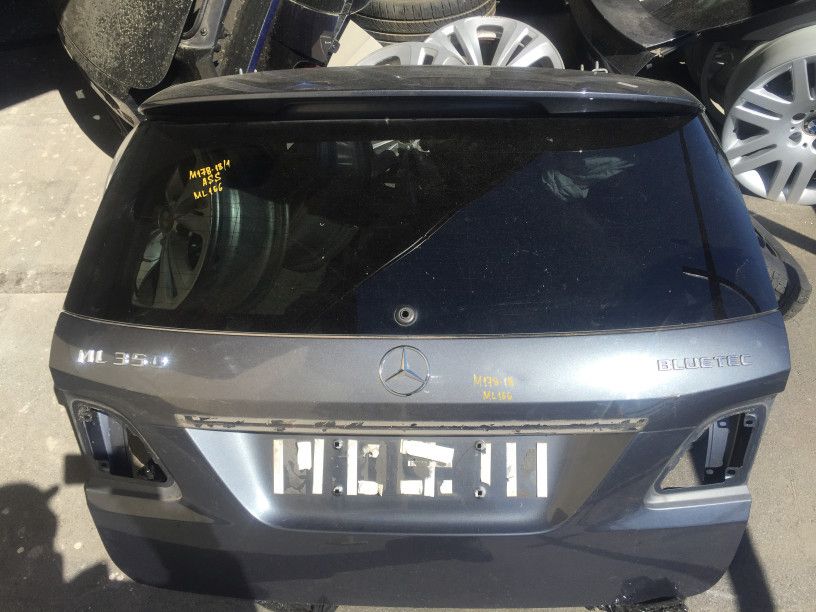 крышка багажника (дверь 3-5) Mercedes-Benz M-Класс W166 2015, 3.0 л., OM 642.826, дизель, АКПП, cthsq, внедорожник 5 дв.