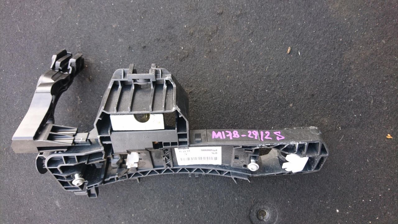 скелет ручки двери передней левой Mercedes-Benz M-Класс W166 2015, 3.0 л., OM 642.826, дизель, АКПП, cthsq, внедорожник 5 дв., A2047602134, 01050809005