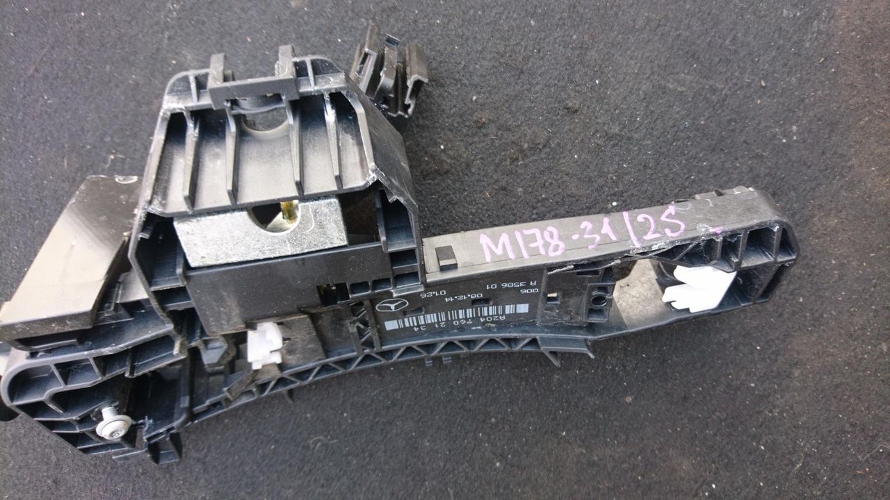 скелет ручки двери задней левой Mercedes-Benz M-Класс W166 2015, 3.0 л., OM 642.826, дизель, АКПП, cthsq, внедорожник 5 дв., A2047602134