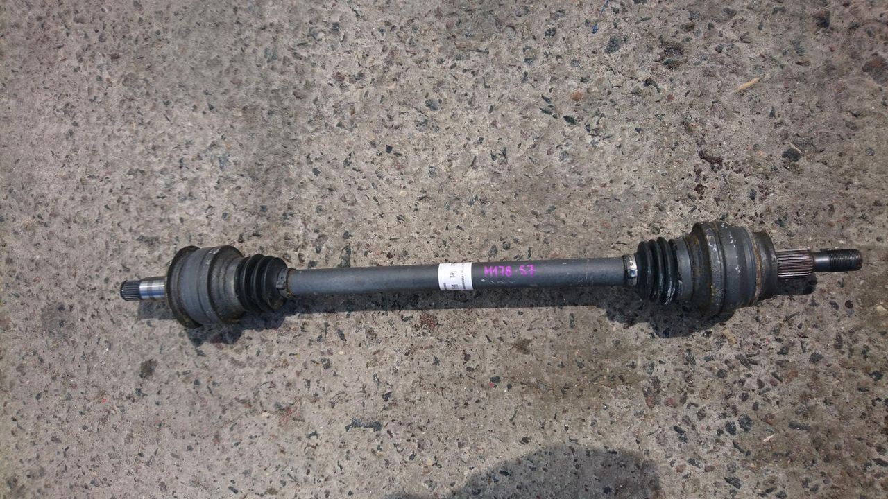 полуось передняя левая (приводной вал, ШРУС) Mercedes-Benz M-Класс W166 2015, 3.0 л., OM 642.826, дизель, АКПП, cthsq, внедорожник 5 дв., A1663501110