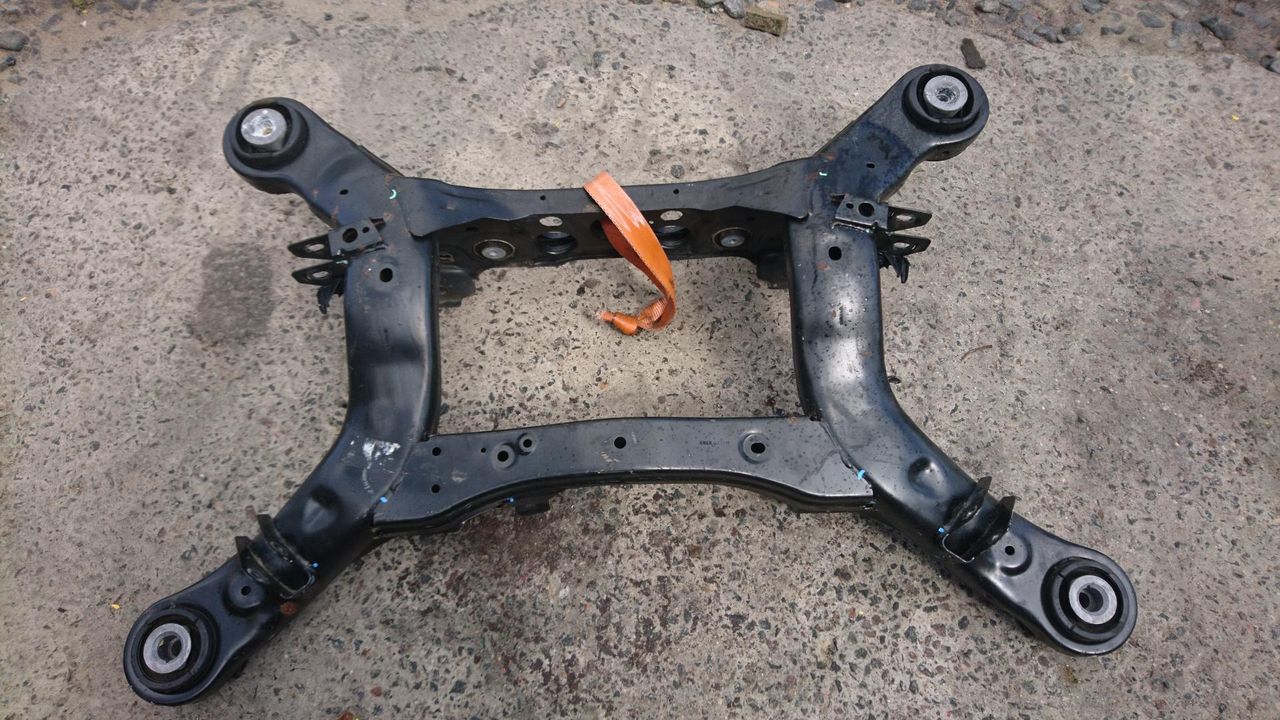 балка подвески задняя Mercedes-Benz M-Класс W166 2015, 3.0 л., OM 642.826, дизель, АКПП, cthsq, внедорожник 5 дв., A1663503100