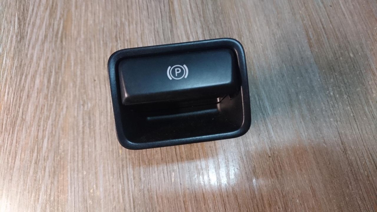 кнопка ручного тормоза (ручника) Mercedes-Benz M-Класс W166 2015, 3.0 л., OM 642.826, дизель, АКПП, cthsq, внедорожник 5 дв., A2469050451, 15463599