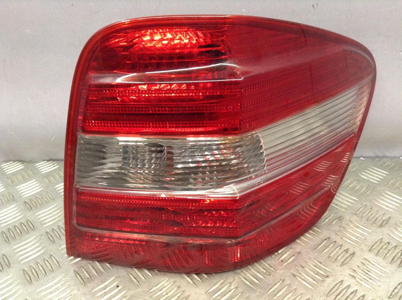 фонарь задний правый Mercedes-Benz M-Класс W164 2006, 3.0 л., OM 642.940, дизель, АКПП, внедорожник 5 дв.