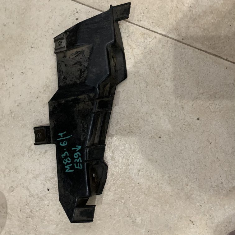 крепление фары правой BMW 5 серия E39 1998, 2.8 л., M52 B28 (286S1), бензин, АКПП, седан, 145532