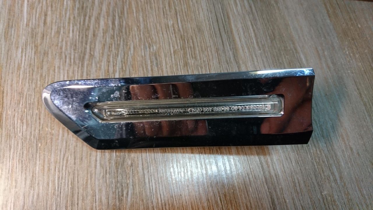 повторитель поворота на крыле BMW 7 серия F01/F02 2010, 4.4 л., N63 B44 A, бензин, АКПП, седан, 63137203371, 100505