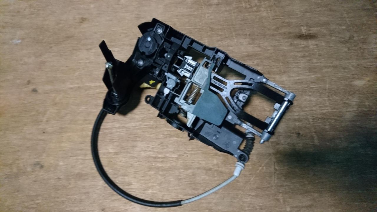 скелет ручки двери передней левой BMW 7 серия F01/F02 2010, 4.4 л., N63 B44 A, бензин, АКПП, седан, 51217227503