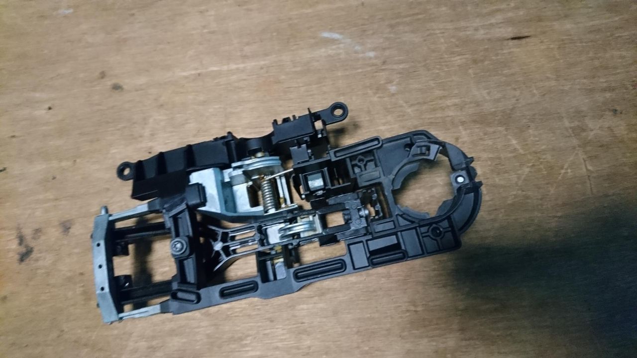 скелет ручки двери передней правой BMW 7 серия F01/F02 2010, 4.4 л., N63 B44 A, бензин, АКПП, седан, 51217187228