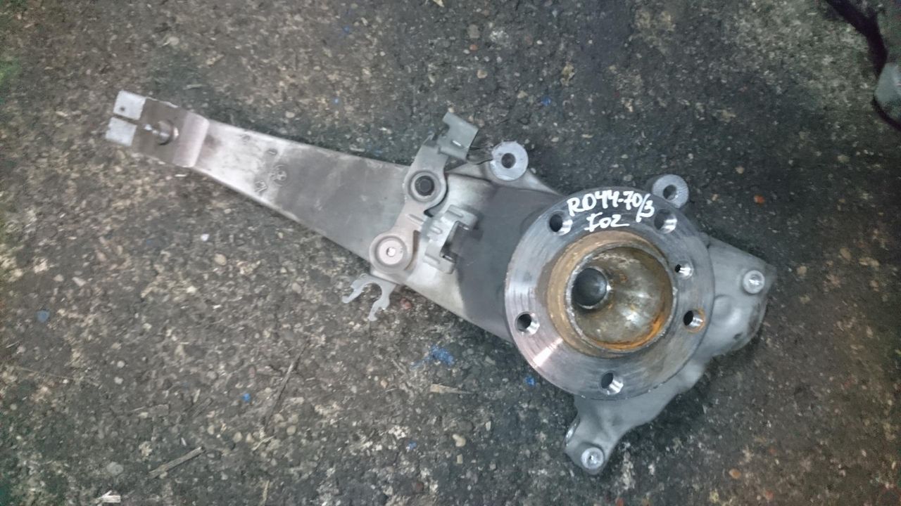кулак поворотный левый BMW 7 серия F01/F02 2010, 4.4 л., N63 B44 A, бензин, АКПП, седан, 31216775767
