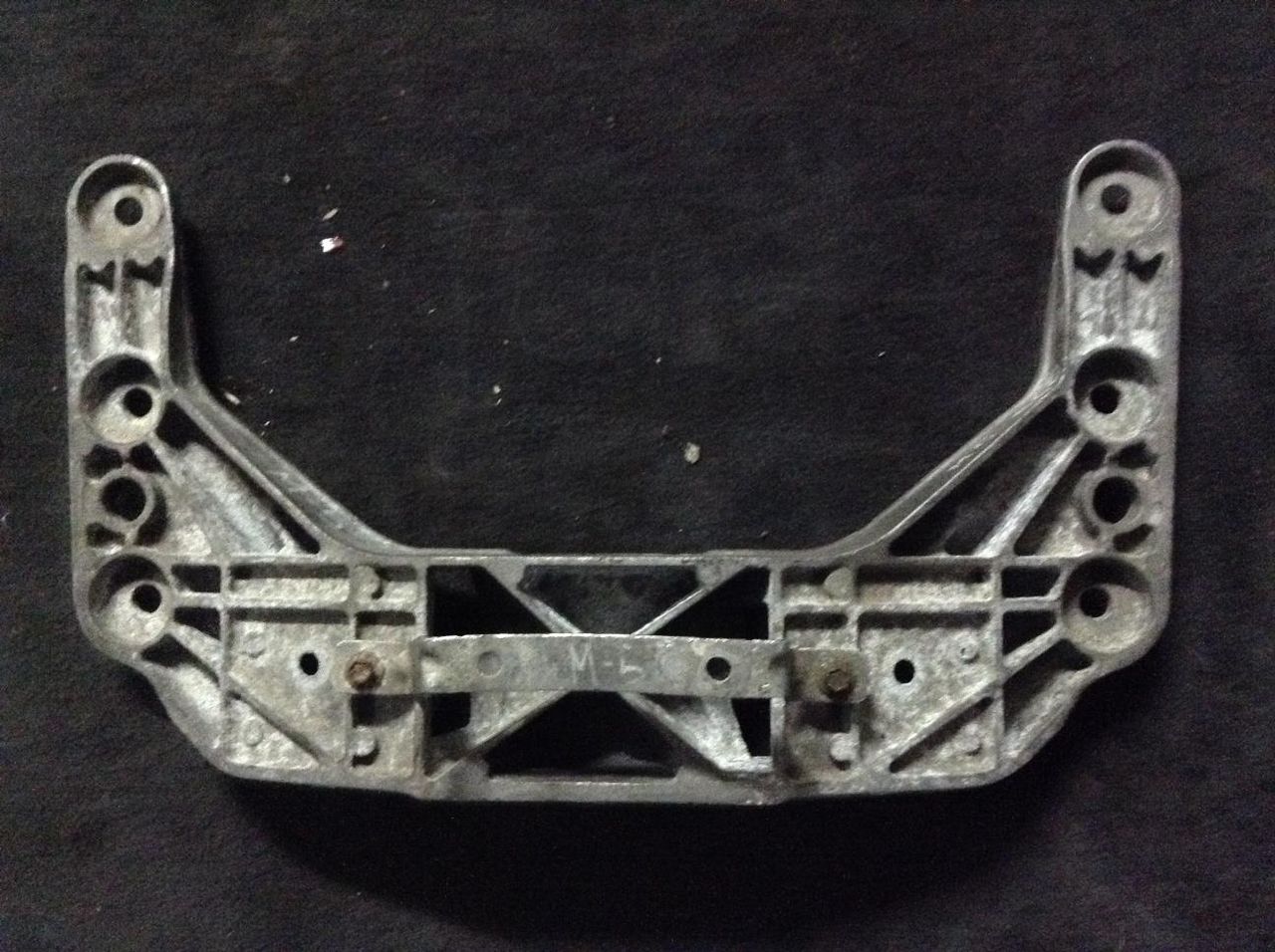 кронштейн КПП BMW 5 серия E60/E61 2006, 5.0 л., S85 B50 A, бензин, АКПП, седан, 2282027