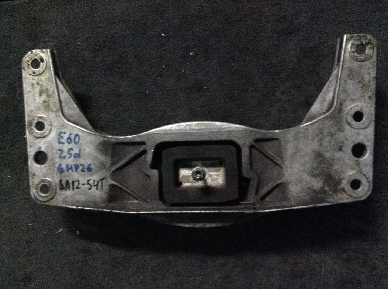 кронштейн КПП BMW 5 серия E60/E61 2005, 2.5 л., M57 D25 (256D1), дизель, АКПП, седан, 6761106
