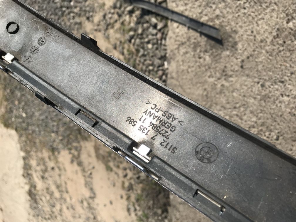 молдинг переднего бампера BMW 7 серия E65/E66/E67 2001, 3.0 л., M57 D30 (306D3), АКПП, седан, 7135586