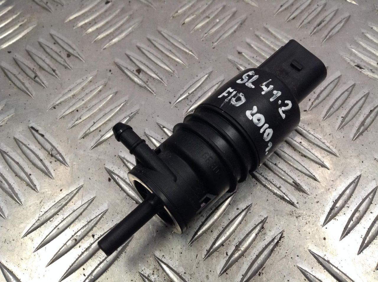 насос (моторчик) омывателя стекла BMW 5 серия F07/F10/F11 2010, 2.0 л., N47 D20 C, дизель, АКПП, седан, 6934160