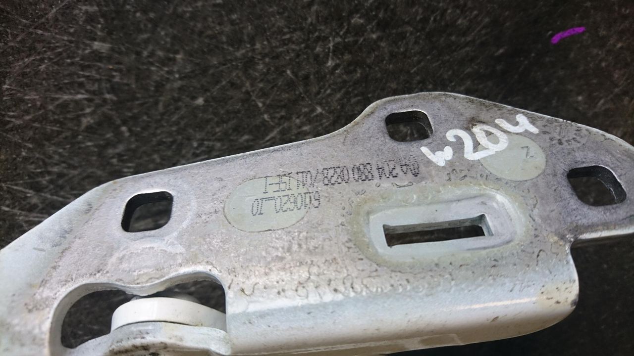 петля капота правая Mercedes-Benz C-Класс W204 [рестайлинг] 2013, 2.1 л., OM 651.913, АКПП, седан, A2048800828