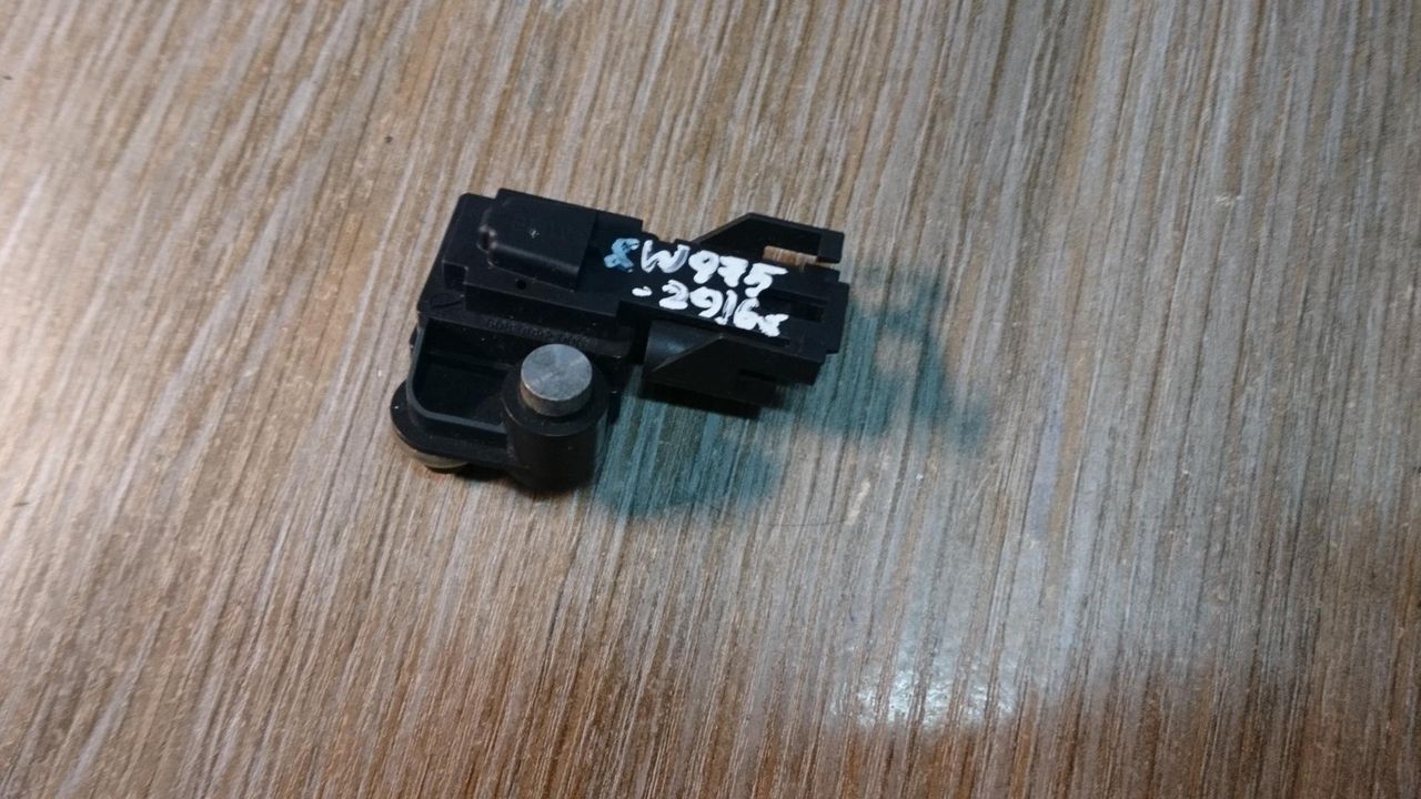 датчик удара BMW 5 серия F07/F10/F11 2012, 2.0 л., N47 D20 C, дизель, АКПП, хетчбэк 5 дв., 9159311