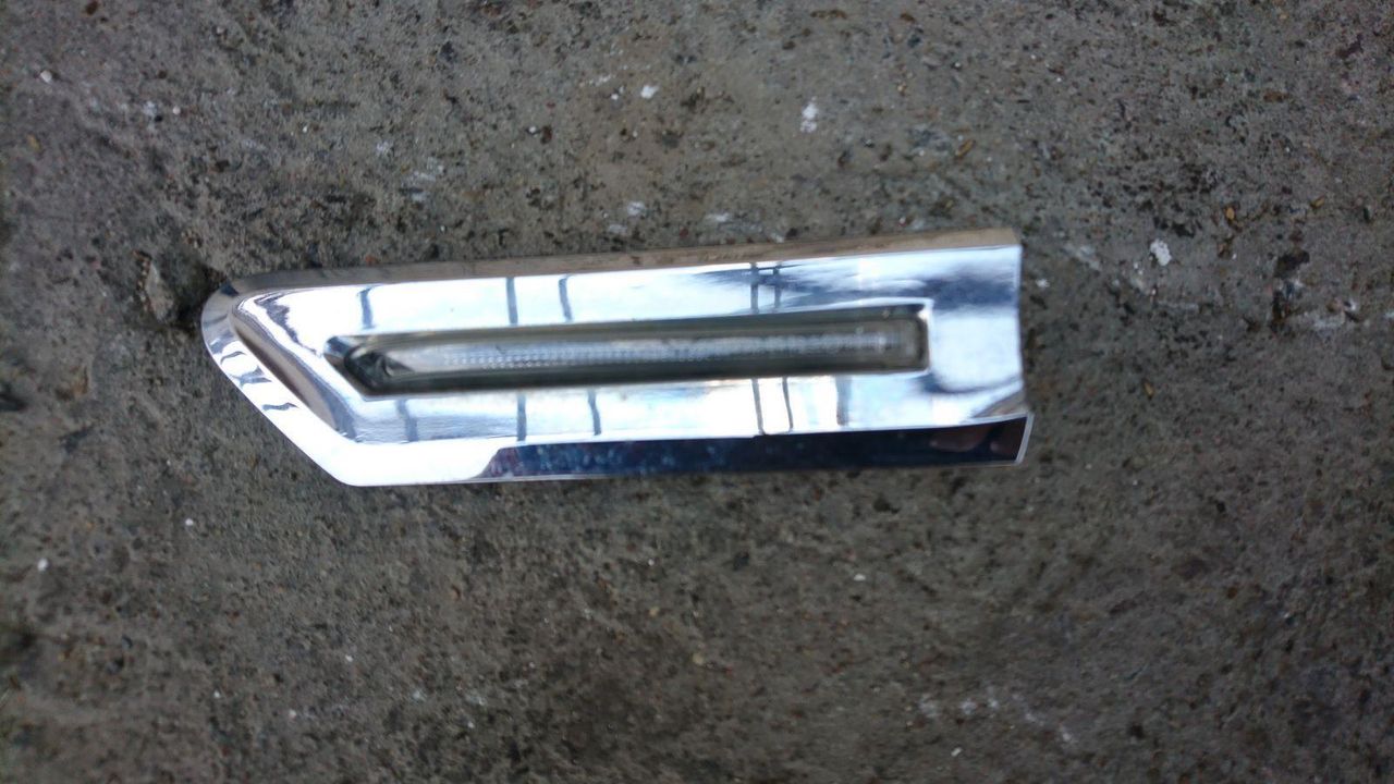 повторитель поворота на крыле BMW 7 серия F01/F02 2010, 4.4 л., N63 B44 A, бензин, АКПП, седан, 63137203371