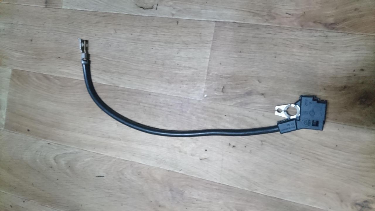 минусовой провод аккумулятора BMW 7 серия F01/F02 2010, 4.4 л., N63 B44 A, бензин, АКПП, седан, 61129215978, 5WK49562J, 9215978