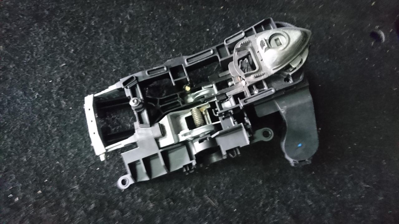 скелет ручки двери передней левой BMW 7 серия F01/F02 2010, 4.4 л., N63 B44 A, бензин, АКПП, седан, 51217227503