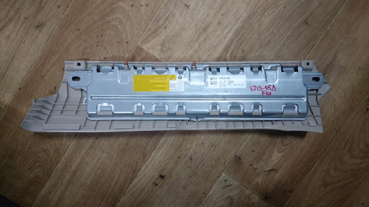 подушка безопасности коленная BMW 7 серия F01/F02 2010, 4.4 л., N63 B44 A, бензин, АКПП, седан, 72129176279