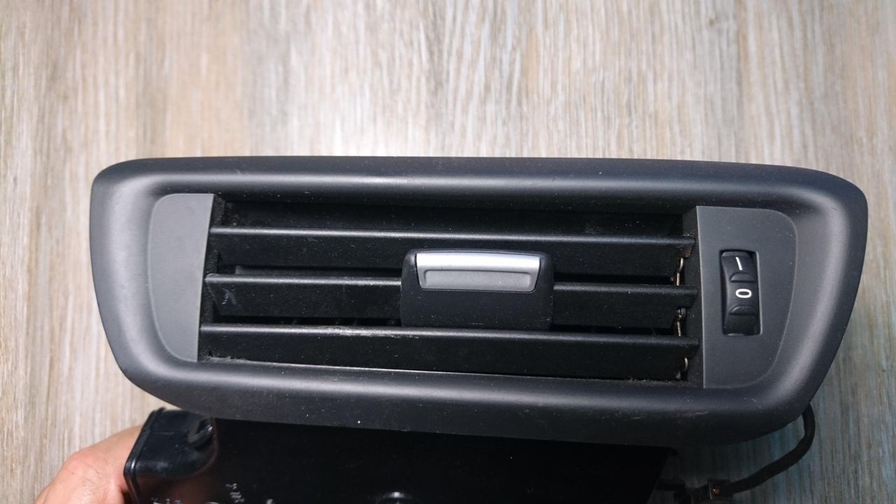 дефлектор обдува салона BMW 7 серия F01/F02 2010, 4.4 л., N63 B44 A, бензин, АКПП, седан, 9113794