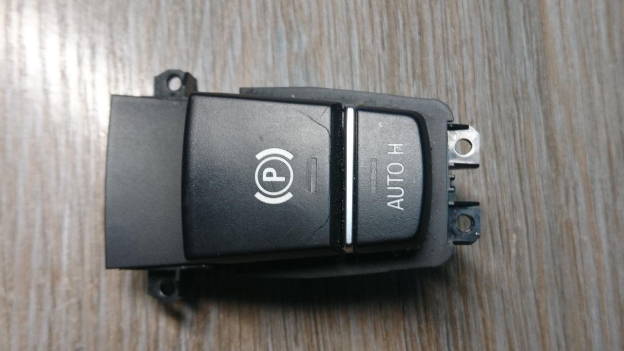 кнопка ручного тормоза (ручника) BMW 7 серия F01/F02 2010, 4.4 л., N63 B44 A, бензин, АКПП, седан, 9159997, 32143301-01
