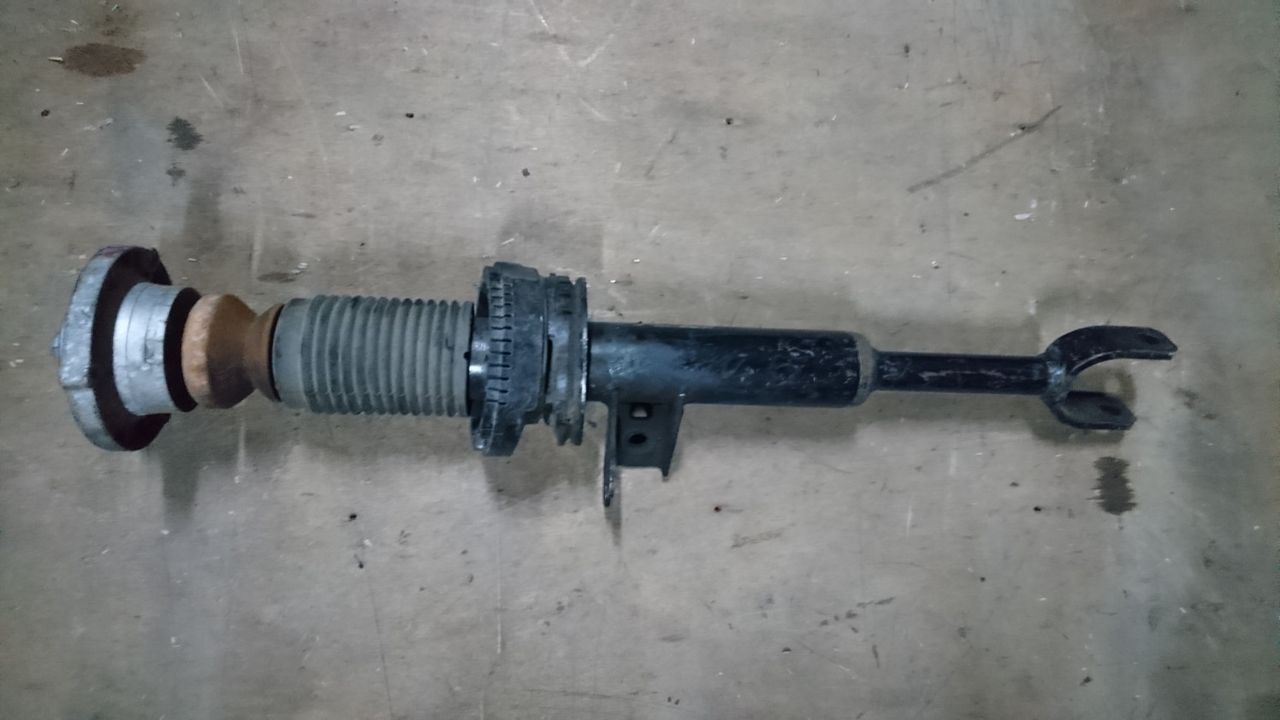 амортизатор передний левый BMW 5 серия F07/F10/F11 2010, 3.0 л., N57 D30 A, дизель, АКПП, хетчбэк 5 дв., 31316795445, 31316798153, 6795445
