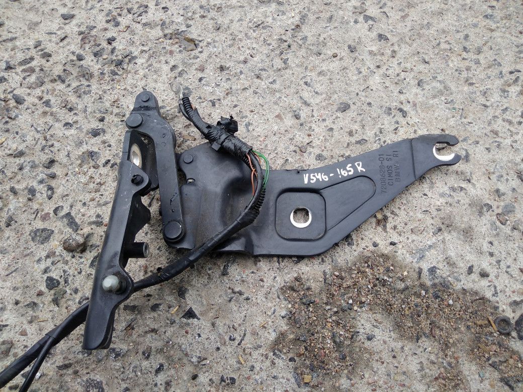 петля капота правая BMW X5 E70 2008, 4.8 л., N62 B48 B, бензин, АКПП, черный, внедорожник 5 дв., 7208628