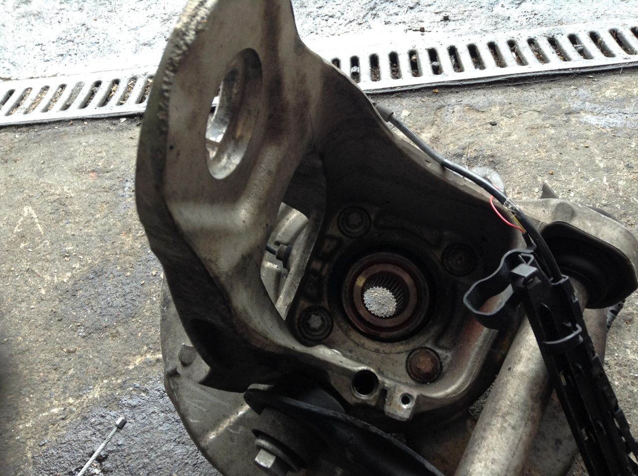кулак задний правый BMW X5 E70 2008, 4.8 л., N62 B48 B, бензин, АКПП, черный, внедорожник 5 дв.