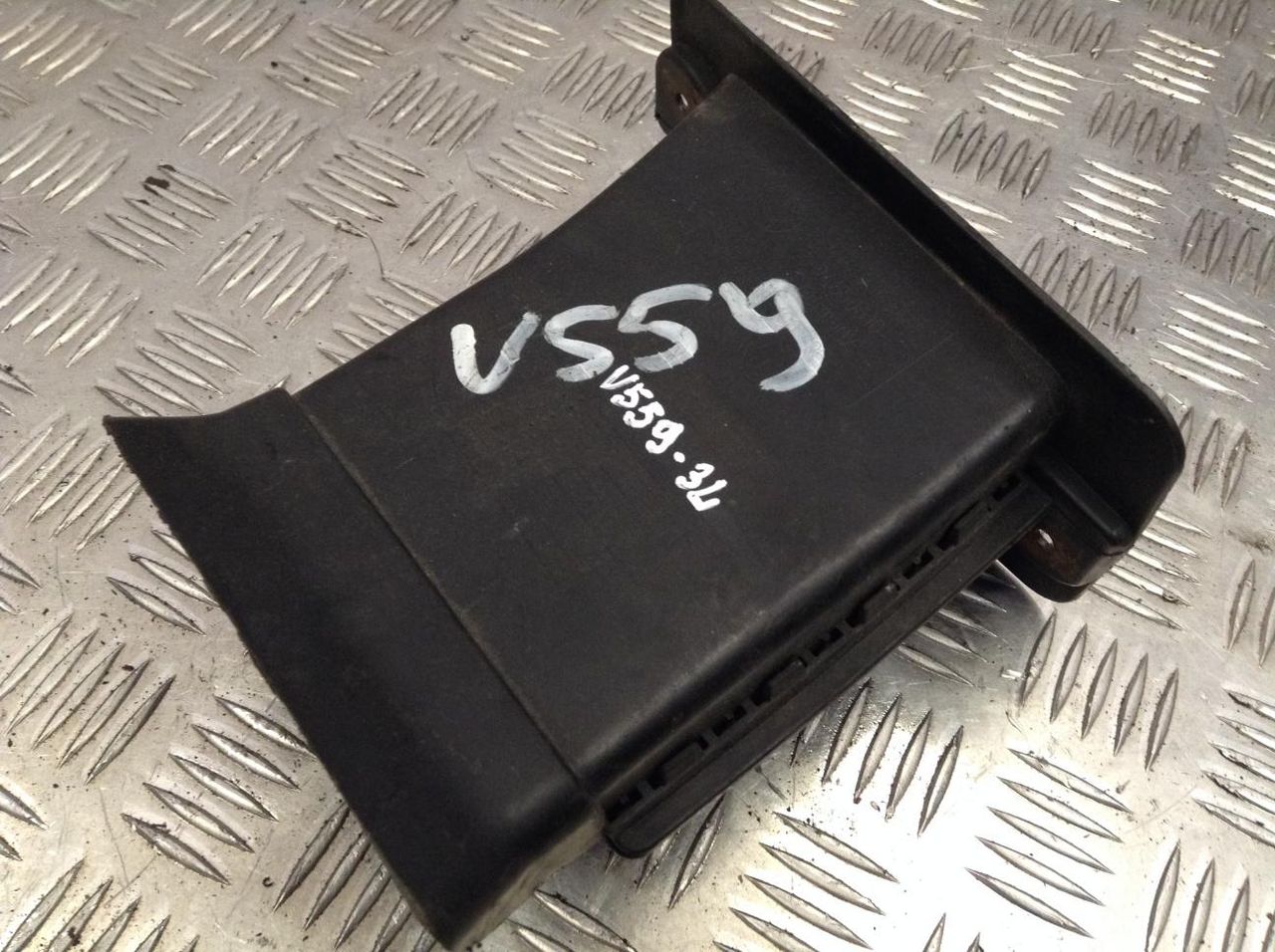 воздуховод тормозной левый BMW 7 серия F01/F02 2009, 4.4 л., N63 B44 A, бензин, АКПП, седан, 7185167