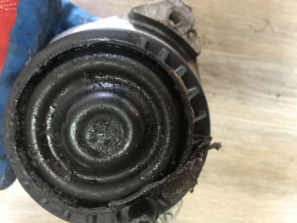 подушка крепления двигателя BMW 7 серия F01/F02 2009, 4.4 л., N63 B44 A, бензин, АКПП, седан, 6777374