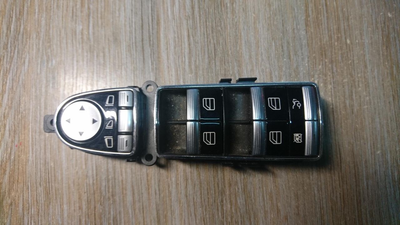 кнопка стеклоподъемника двери передней правой Mercedes-Benz S-Класс W221 [рестайлинг] 2012, 3.0 л., OM 642.862, дизель, АКПП, серебристый, седан, A2218214951, 33835101