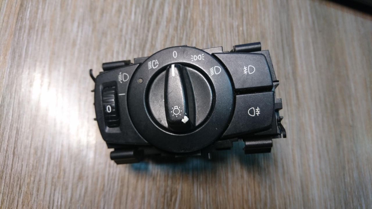 переключатель света BMW 3 серия E90/E91/E92/E93 2007, 3.0 л., N53 B30 A, бензин, МКПП, мокрый асфальт, седан, 6932792