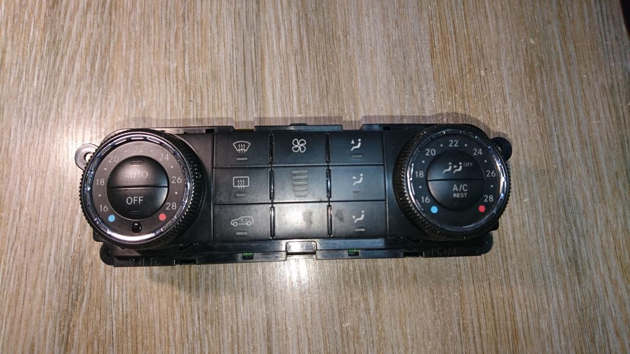 блок управления печки / климат-контроля Mercedes-Benz GL-Класс X164 2007, 3.0 л., OM 642.940, дизель, АКПП, серебристый, внедорожник 5 дв., A2518702689
