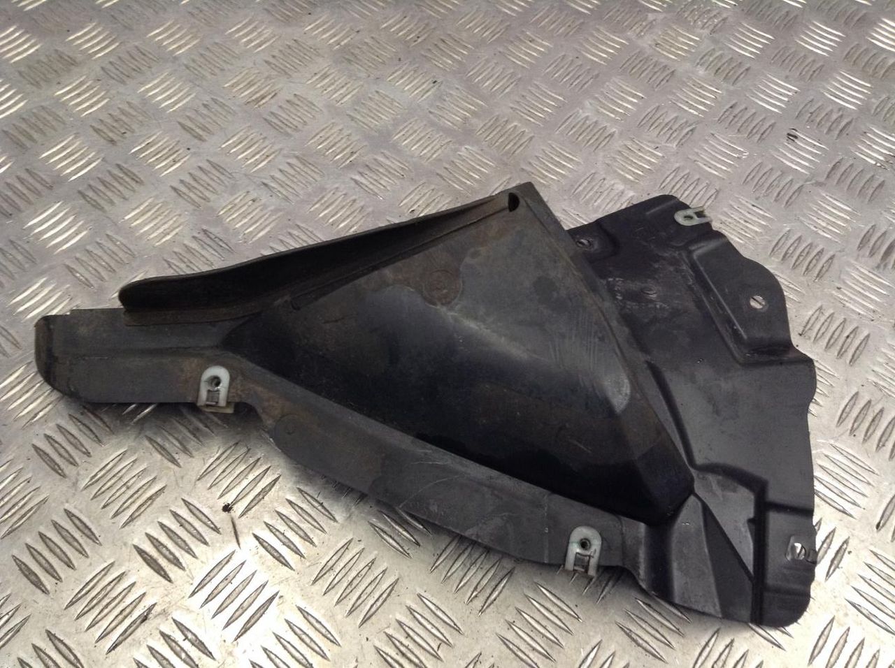 защита арок передняя левая (подкрылок) BMW X6 F16 2017, 3.0 л., N57 D30 B, дизель, АКПП, внедорожник 5 дв., 8059317