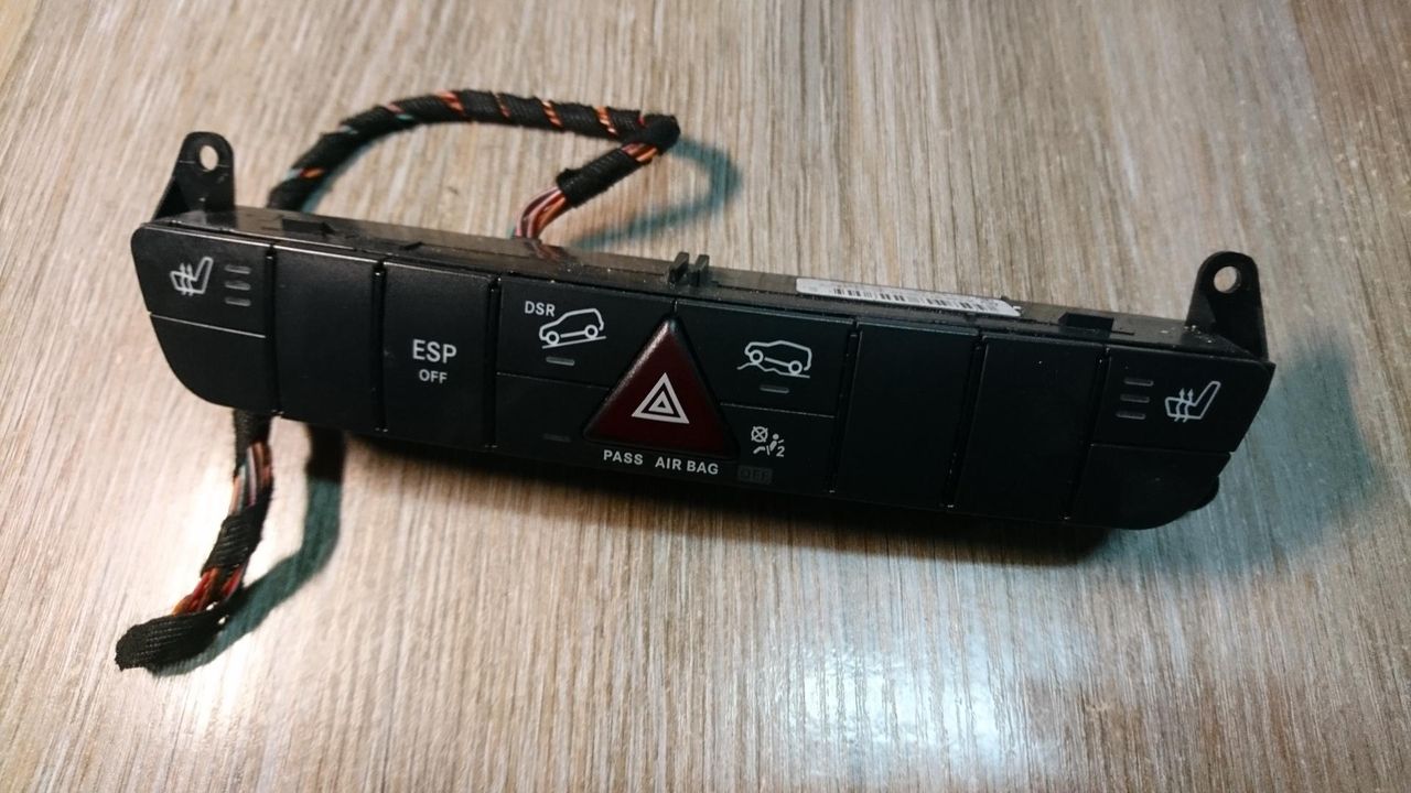 кнопка (выключатель) Mercedes-Benz M-Класс W164 2006, 3.5 л., M 272.967, бензин, АКПП, внедорожник 5 дв., правый руль, A1648703510