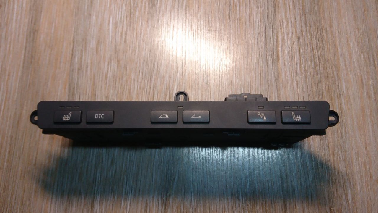 кнопка (выключатель) BMW 6 серия E63/E64 2006, 3.0 л., N52 B30 A, бензин, АКПП, черный, купе, задний привод, правый руль, 9133289