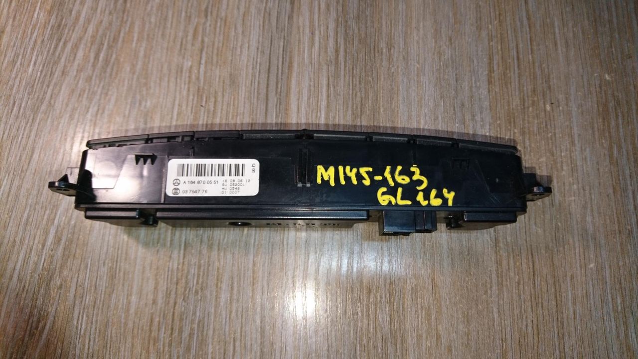 кнопка (выключатель) Mercedes-Benz GL-Класс X164 2007, 3.0 л., OM 642.940, дизель, АКПП, серебристый, внедорожник 5 дв., A1648700551