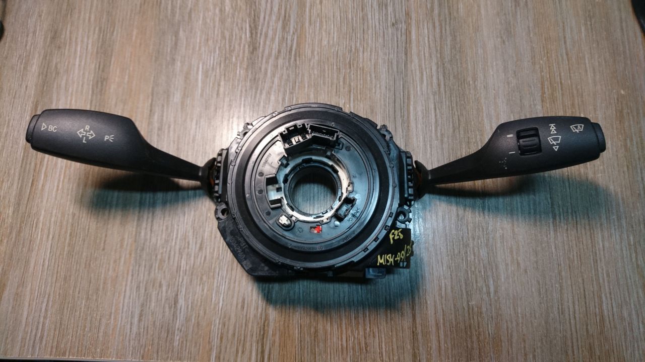 переключатель подрулевой (стрекоза) BMW X3 F25 2013, 2.0 л., N47 D20 C, дизель, АКПП, черный, внедорожник 5 дв., 9351148