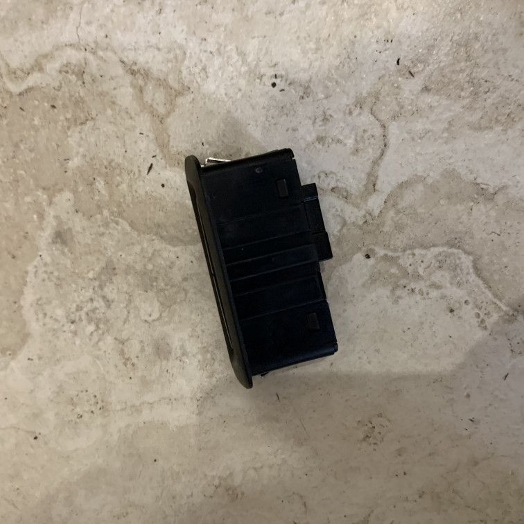 кнопка открытия багажника BMW 7 серия F01/F02 2010, 4.4 л., N63 B44 A, бензин, АКПП, седан, 31916264504