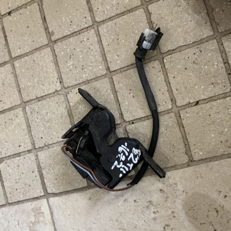 замок капота Mercedes-Benz SLK-Класс R171 2006, 3.5 л., M 272.963, бензин, АКПП, серебристый, кабриолет, 1718207510