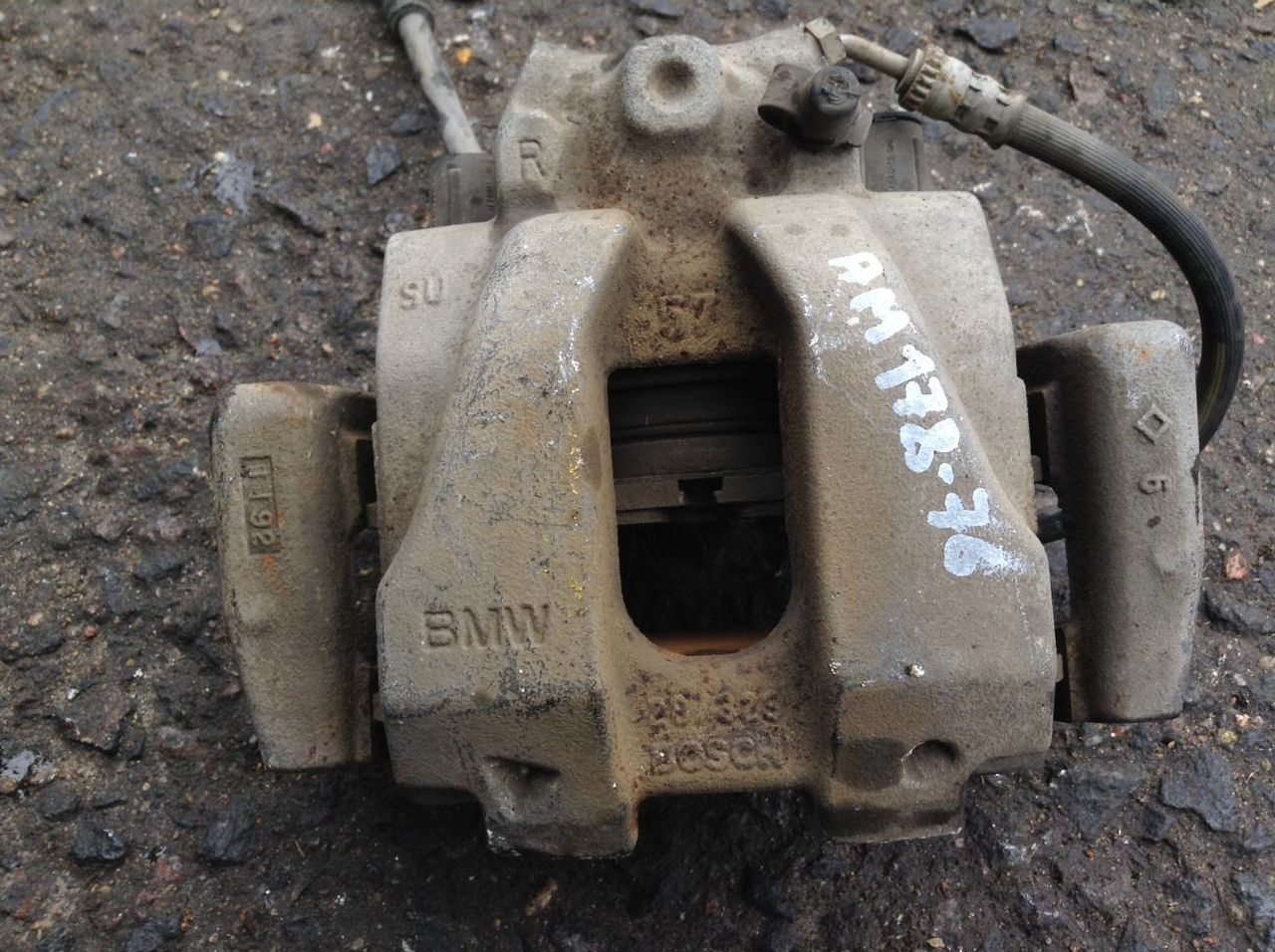 суппорт передний правый BMW X3 F25 2013, 2.0 л., N20 B20 A, бензин, АКПП, внедорожник 5 дв.
