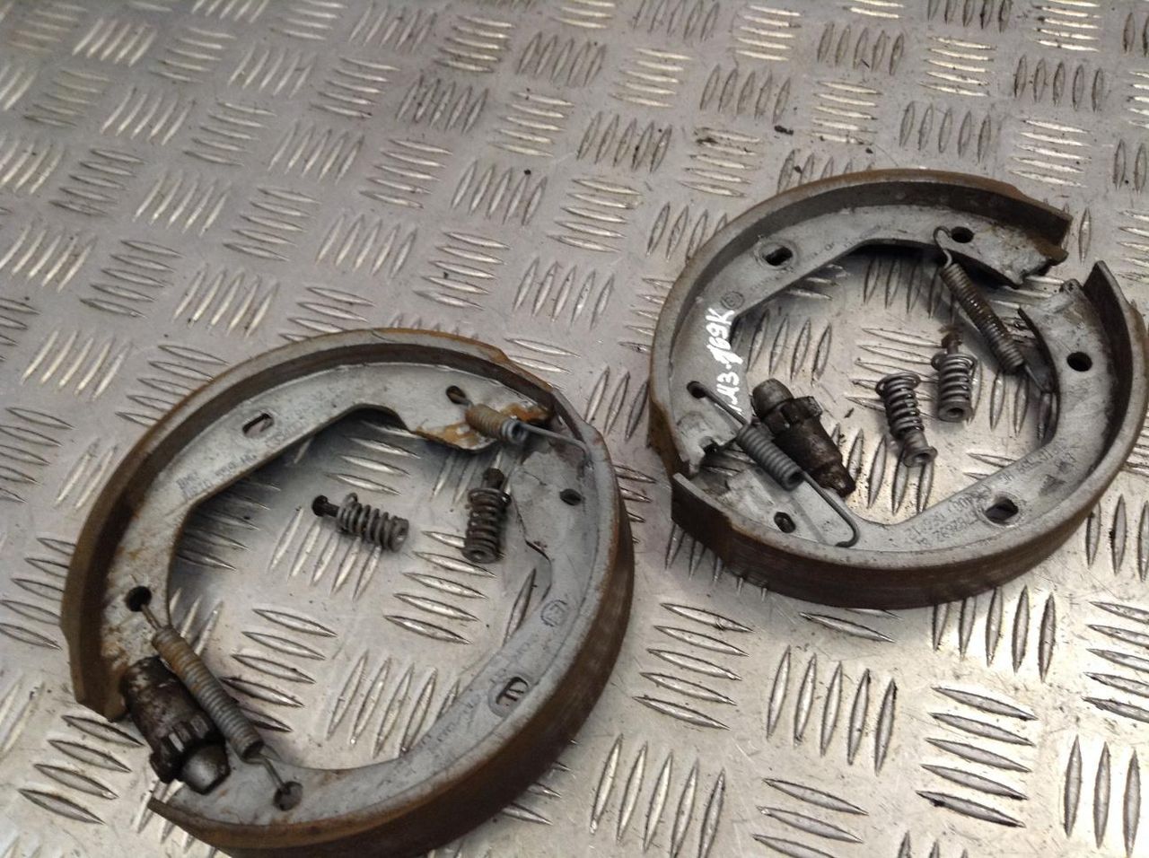колодки стояночного тормоза BMW 5 серия F07/F10/F11 2012, 3.0 л., N55 B30 A, бензин, АКПП, хетчбэк 5 дв., 6782692