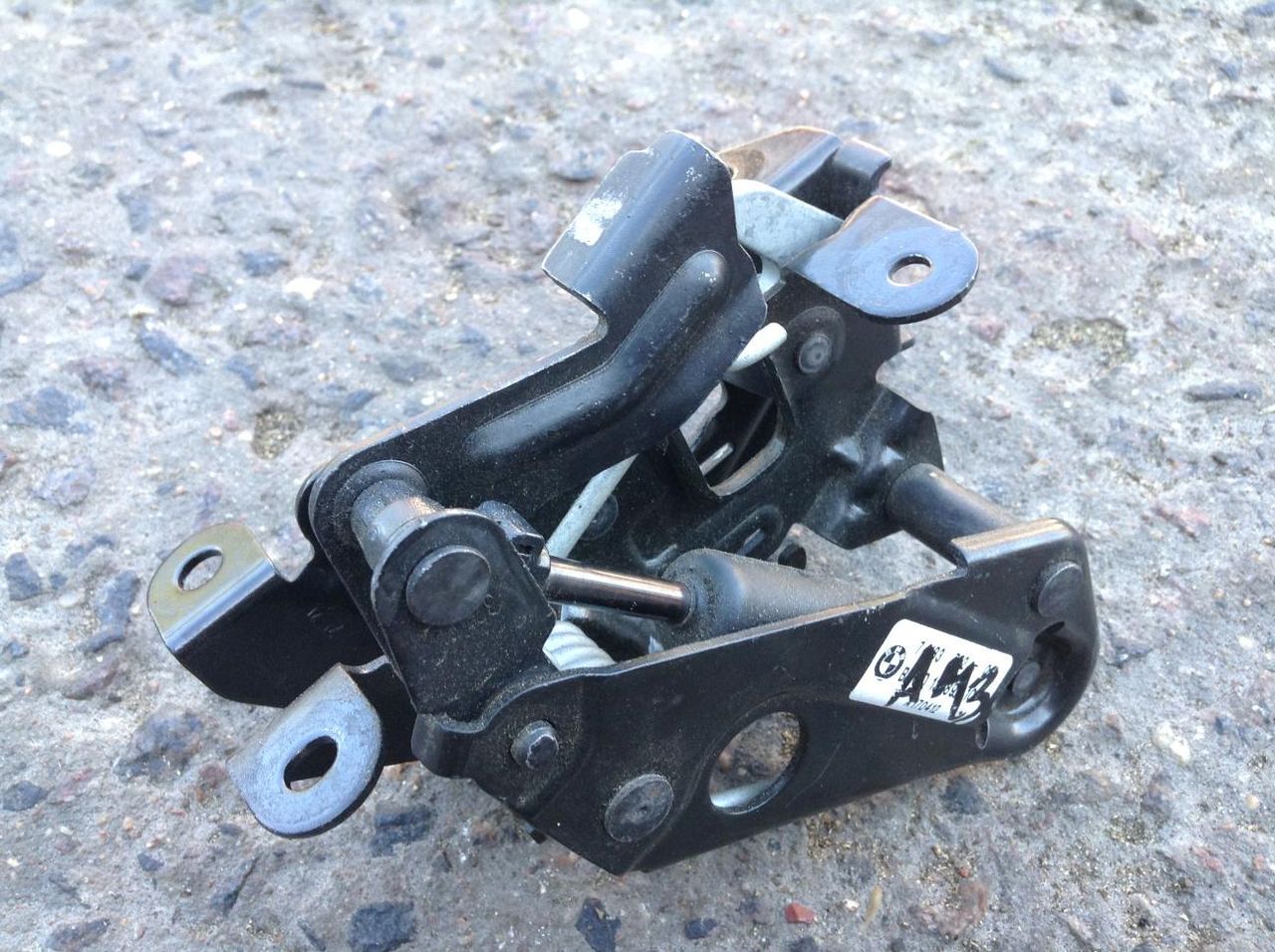 замок капота BMW 5 серия F07/F10/F11 2012, 3.0 л., N55 B30 A, бензин, АКПП, хетчбэк 5 дв., 7183702