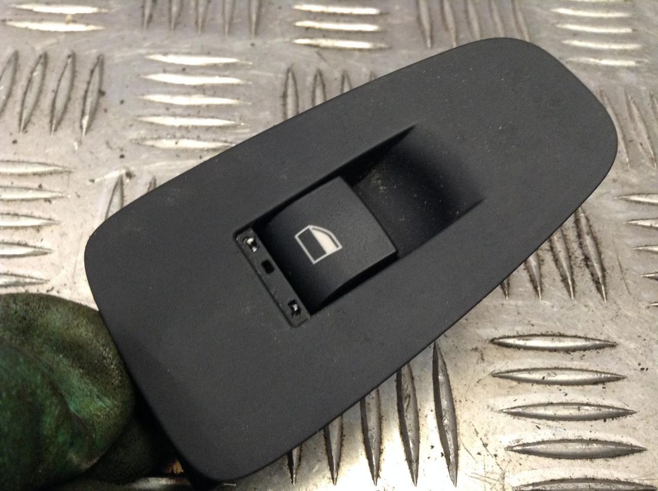 кнопка стеклоподъемника двери BMW 5 серия F07/F10/F11 2012, 3.0 л., N55 B30 A, бензин, АКПП, хетчбэк 5 дв., 9241949