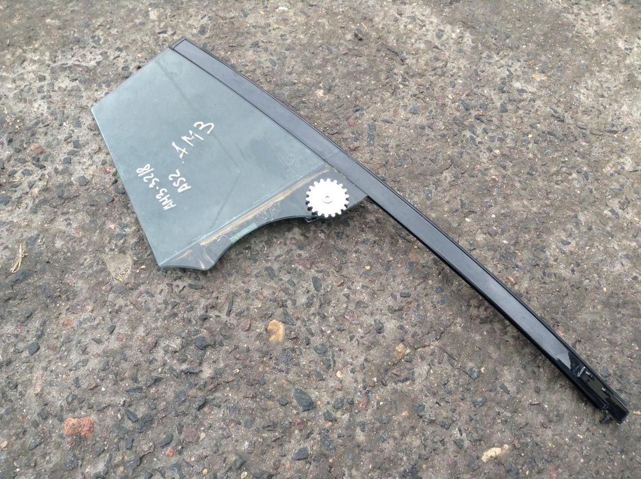 стекло двери задней правой BMW 5 серия F07/F10/F11 2012, 3.0 л., N55 B30 A, бензин, АКПП, хетчбэк 5 дв.