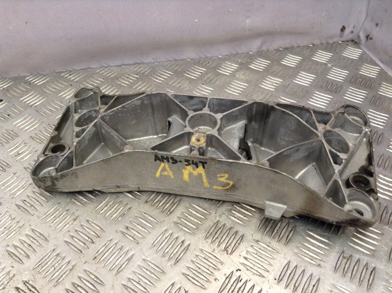 кронштейн КПП BMW 5 серия F07/F10/F11 2012, 3.0 л., N55 B30 A, бензин, АКПП, хетчбэк 5 дв., 6777613