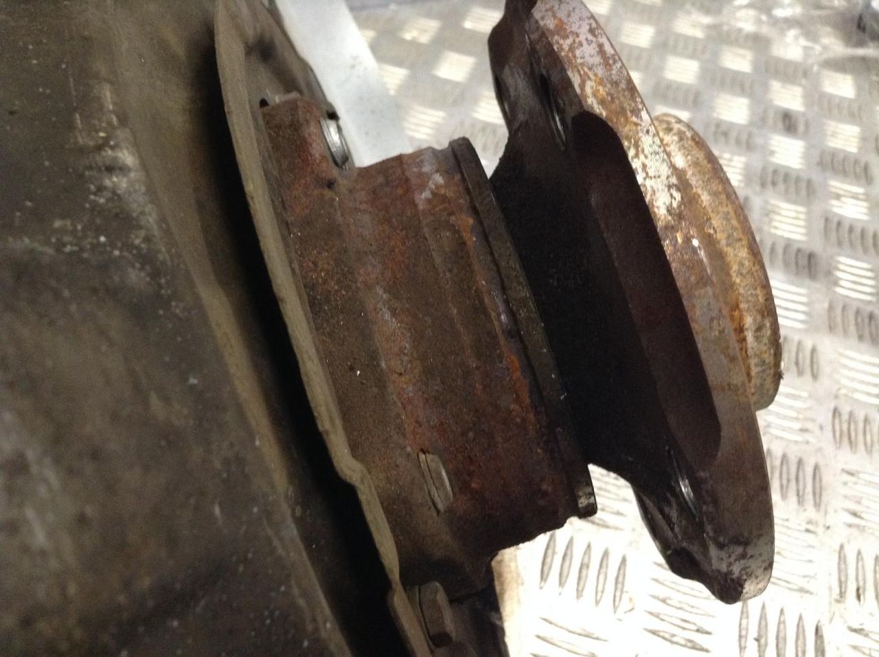 ступица задняя левая BMW 5 серия F07/F10/F11 2012, 3.0 л., N55 B30 A, бензин, АКПП, хетчбэк 5 дв.